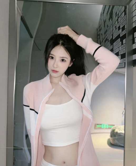 熊大36c，鲍鱼粉嫩，小穴紧